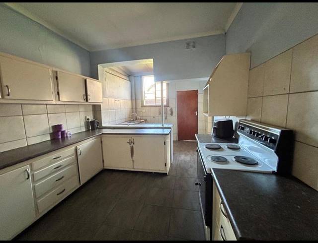 3 BEDROOM HOUSE FOR SALE IN SELECTION PARK